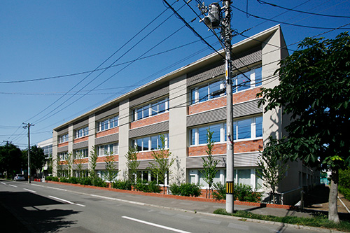 札幌市立伏見中学校（北海道）設計：日建設計