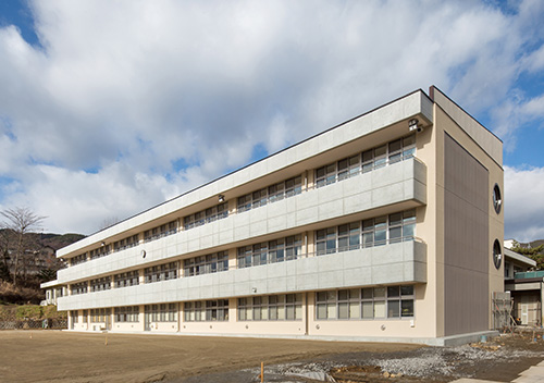 岡谷市立岡谷西部中学校（長野県）　設計：坂本建築事務所